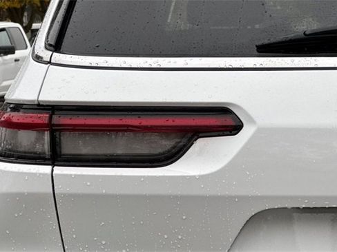 Used 2023 Jeep Grand Cherokee L Laredo image 49