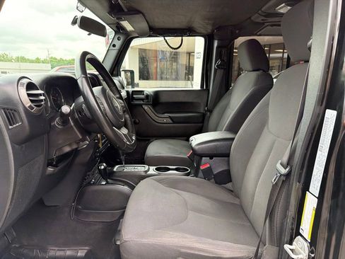 Used 2018 Jeep Wrangler Unlimited Sport AWD/4WD image 16