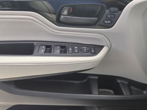 Certified 2025 Honda Odyssey Touring image 31