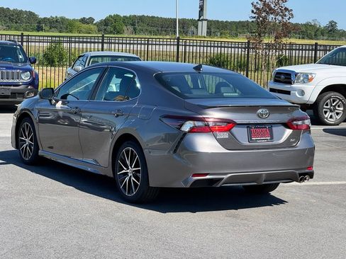 Used 2022 Toyota Camry SE FWD image 8