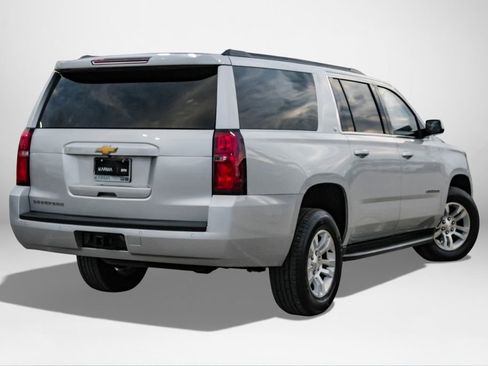 Used 2018 Chevrolet Suburban LT image 6