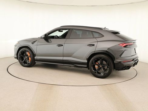 Used 2020 Lamborghini Urus Base image 3