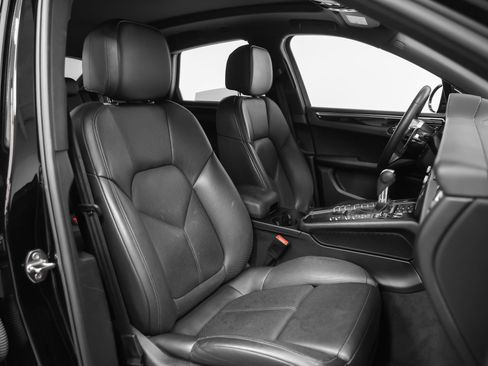 Certified 2021 Porsche Macan AWD/4WD image 20