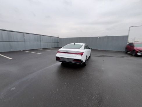 Used 2025 Hyundai Elantra SEL image 15