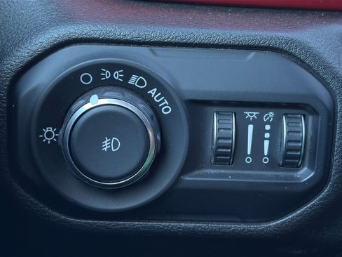 Used 2021 Jeep Wrangler Unlimited Rubicon w/ Cold Weather Group AWD/4WD image 18