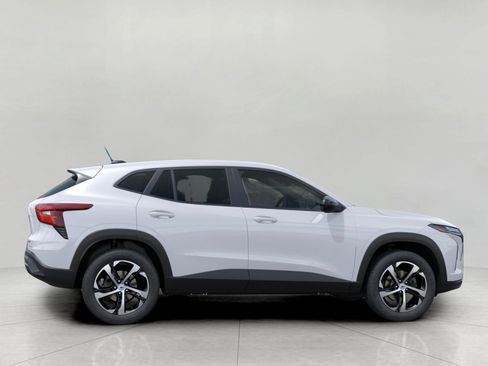 New 2026 Chevrolet Trax RS w/ Driver Confidence Package FWD image 5