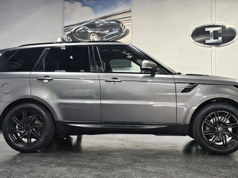 Used 2017 Land Rover Range Rover Sport SE AWD/4WD image 9