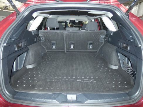 Used 2020 Subaru Outback Premium image 6