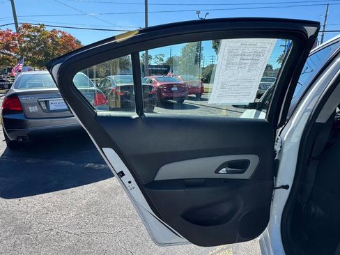 Used 2016 Chevrolet Cruze LS image 12