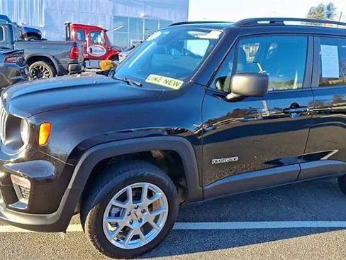 Certified 2023 Jeep Renegade Latitude w/ Sun/Sound Group image 4