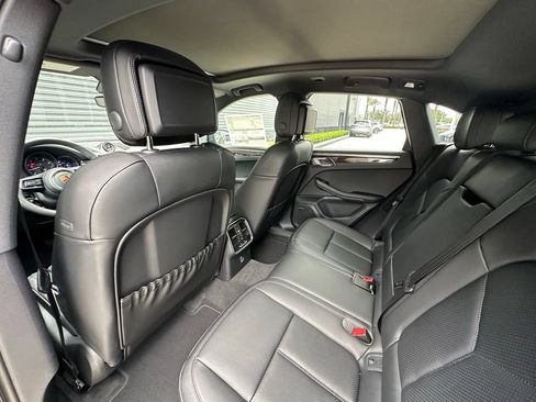 Used 2026 Porsche Macan AWD/4WD image 34