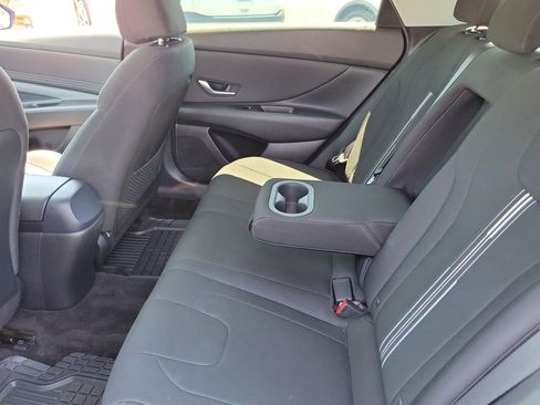 Used 2022 Hyundai Elantra SEL w/ Convenience + Premium Package FWD image 11