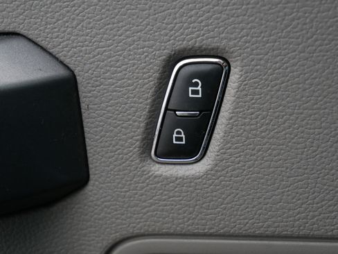 Certified 2018 Ford F150 XLT w/ Equipment Group 302A Luxury image 27