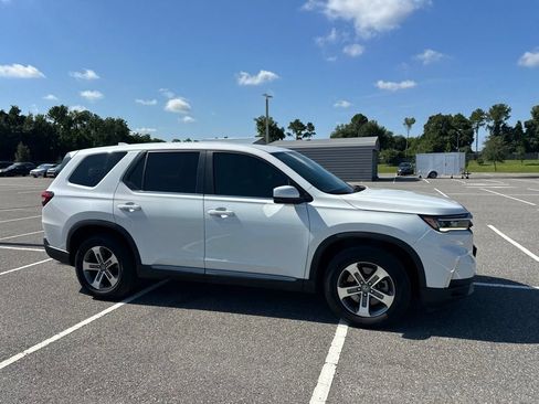 Used 2023 Honda Pilot EX-L image 3