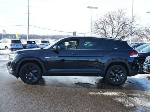 Certified 2024 Volkswagen Atlas Cross Sport SE image 4