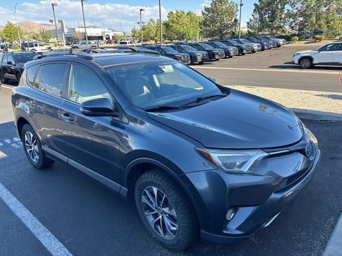 Used 2018 Toyota RAV4 XLE w/ Convenience Package AWD/4WD image 4