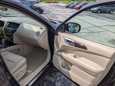 Used 2013 Nissan Pathfinder Platinum AWD/4WD image 13