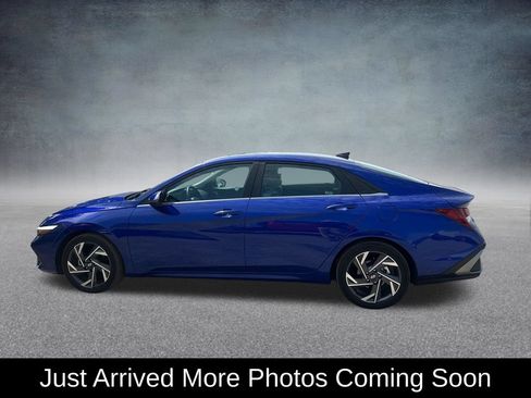 Used 2025 Hyundai Elantra Limited FWD image 2