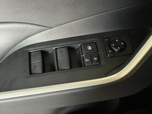 Used 2021 Toyota RAV4 XLE w/ Convenience Package AWD/4WD image 13