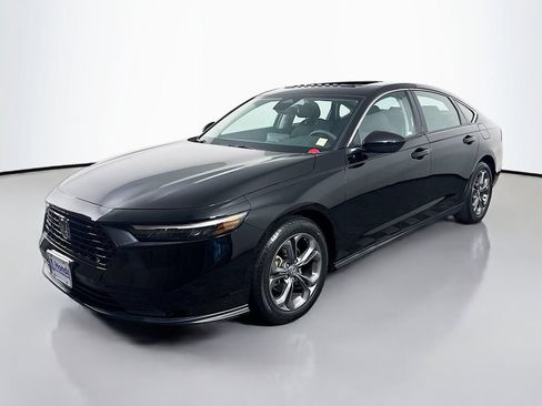 Certified 2023 Honda Accord EX image 3