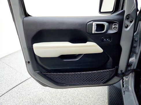 Used 2023 Jeep Wrangler Sahara image 18