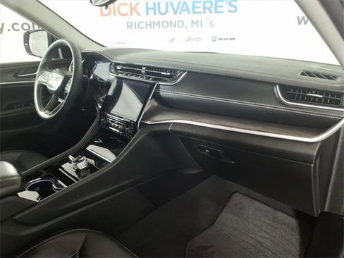Used 2023 Jeep Grand Cherokee Limited image 18