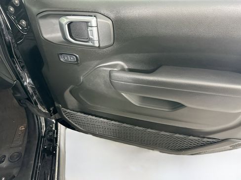 Used 2025 Jeep Wrangler Willys image 29