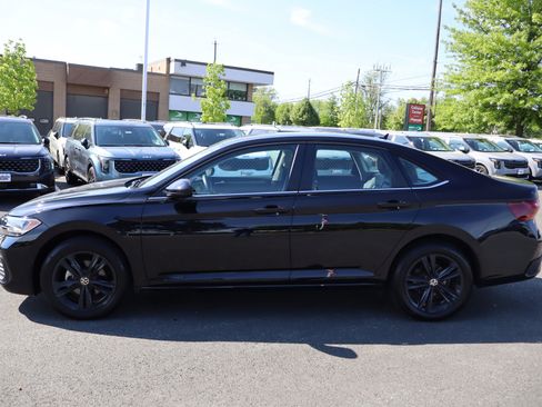 Certified 2024 Volkswagen Jetta SE w/ Panoramic Sunroof Package FWD image 7