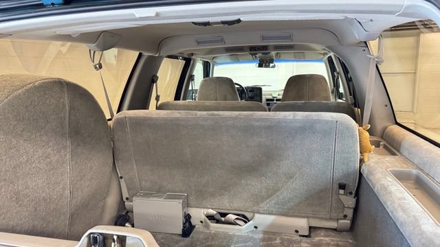 Used 1993 Chevrolet Suburban 4WD image 10