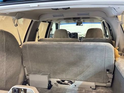 Used 1993 Chevrolet Suburban 4WD image 10
