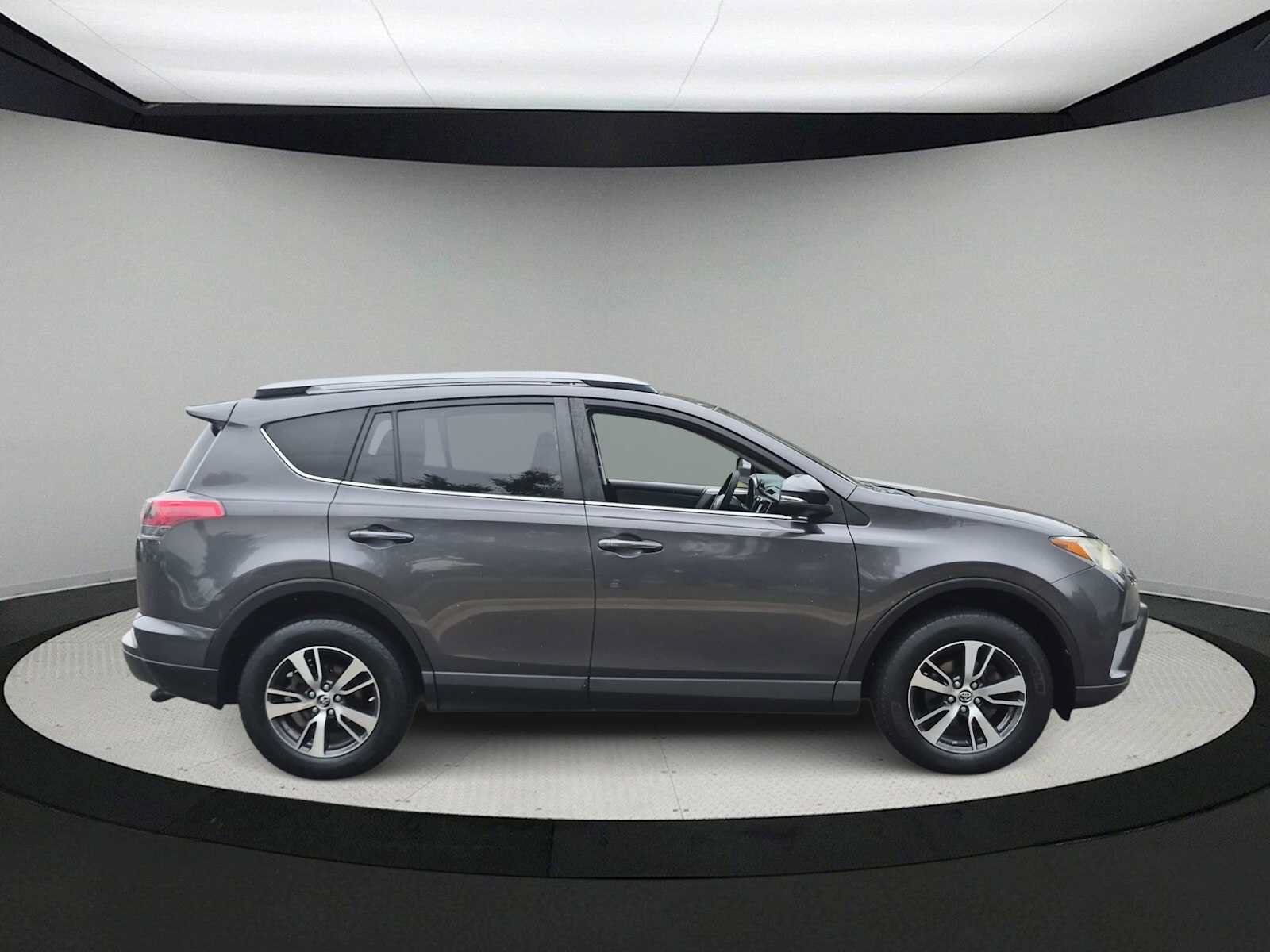 Used 2017 Toyota RAV4 XLE w/ Plus Special Value Package AWD/4WD image 9