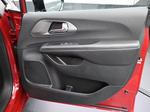 New 2027 Chrysler Pacifica Select FWD image 20