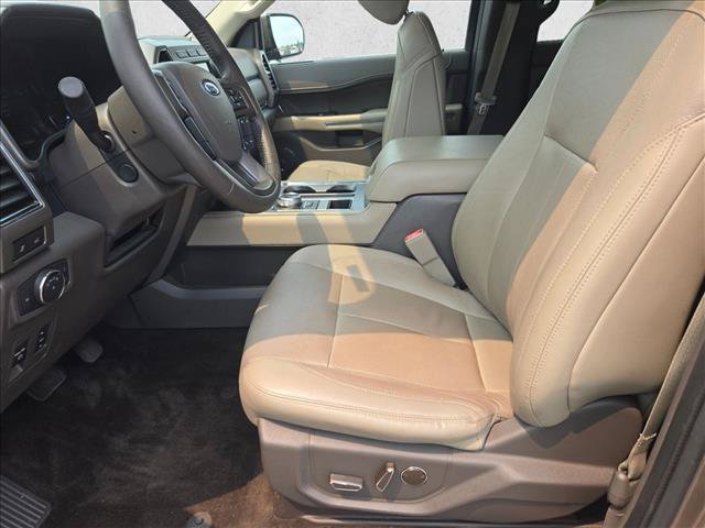 Used 2018 Ford Expedition XLT w/ Equipment Group 202A RWD image 16