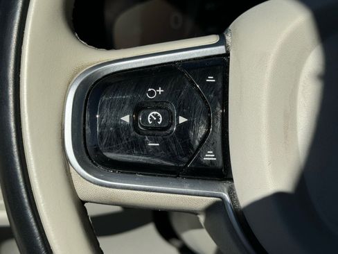 Used 2021 Volvo S60 T5 Momentum w/ Climate Package image 24