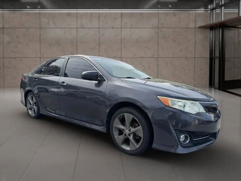 Used 2012 Toyota Camry SE w/ Leather Pkg image 5