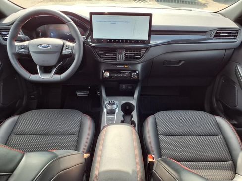 Used 2024 Ford Escape ST-Line w/ Tech Pack #1 AWD/4WD image 9