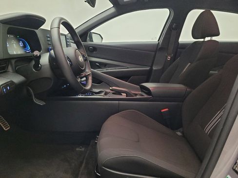 Used 2025 Hyundai Elantra Sport FWD image 17