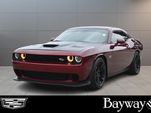 Used 2019 Dodge Challenger R/T RWD image 1