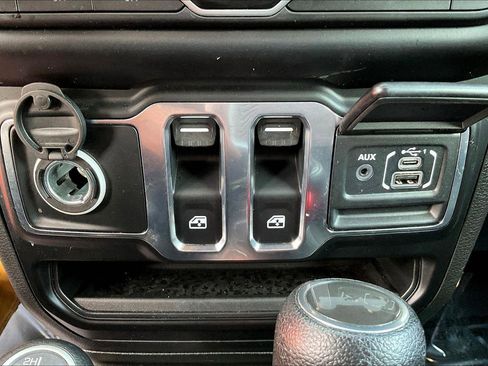 Used 2023 Jeep Wrangler Sport S image 32