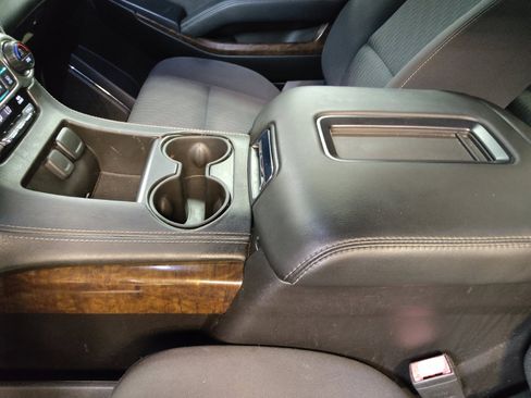 Used 2019 Chevrolet Suburban LS RWD image 26
