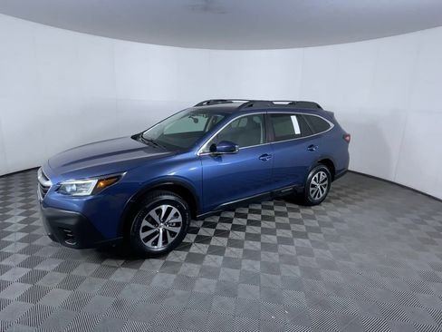 Used 2022 Subaru Outback Premium image 4