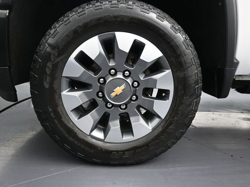 Used 2024 Chevrolet Silverado 2500 Custom w/ Custom Value Package AWD/4WD image 10