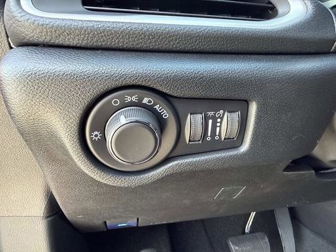 New 2027 Chrysler Pacifica Select FWD image 33