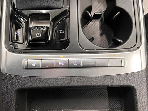 Used 2025 Kia Carnival EX image 29