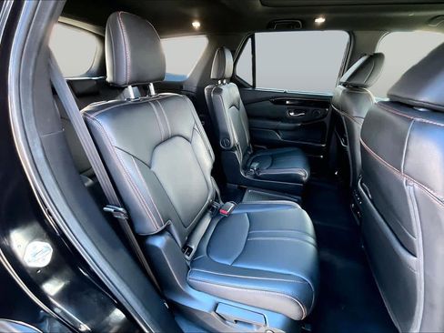 Used 2025 Honda Pilot TrailSport image 19