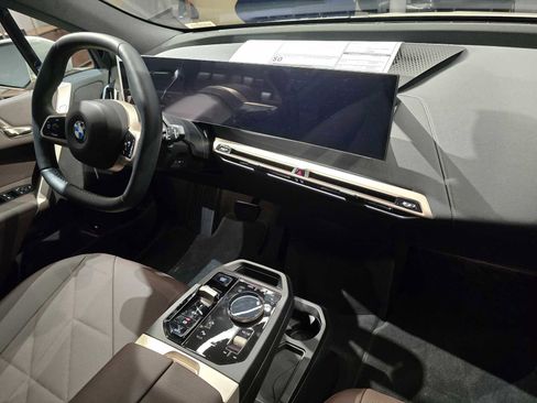 New 2026 BMW iX xDrive60 image 10