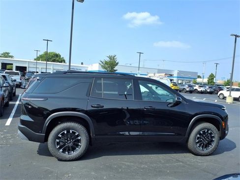 New 2025 Chevrolet Traverse Z71 w/ Enhanced Driving Package image 2