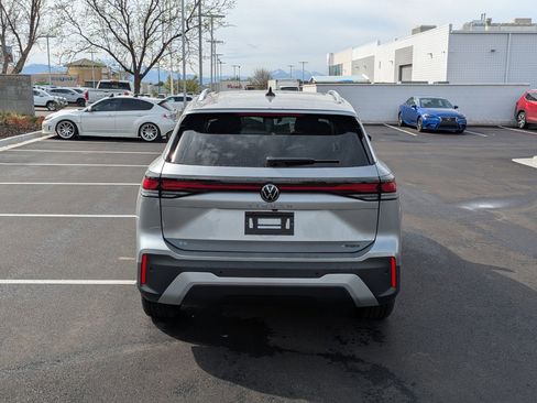 New 2026 Volkswagen Tiguan SE image 7