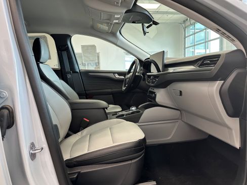 New 2025 Ford Escape SE image 40