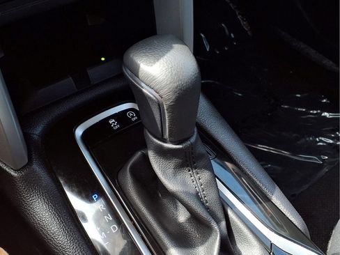 Used 2025 Toyota Corolla Cross XLE FWD image 19